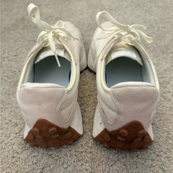 New Balance 327 W size 10 - Picture 2 of 4